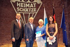 Heimatminister Albert Füracker und Kunstministerin Prof. Dr. med. Marion Kiechle prämieren 100 Heimatschätze
